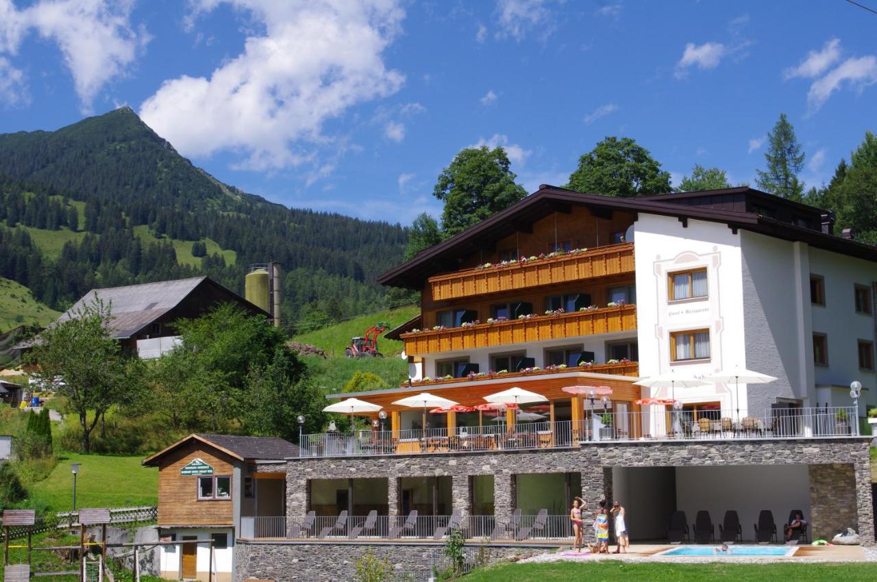 Hotel Burtschahof Bürserberg エクステリア 写真