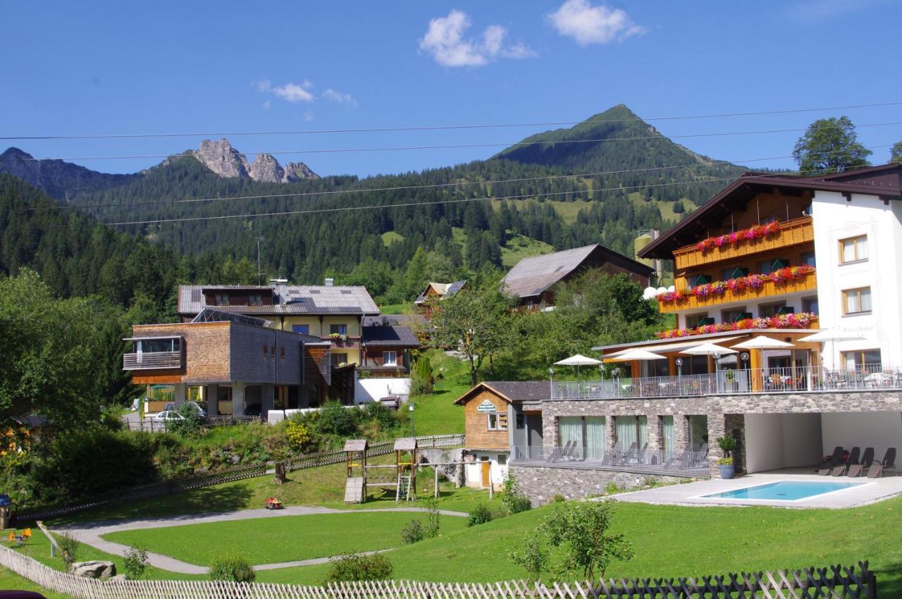 Hotel Burtschahof Bürserberg エクステリア 写真