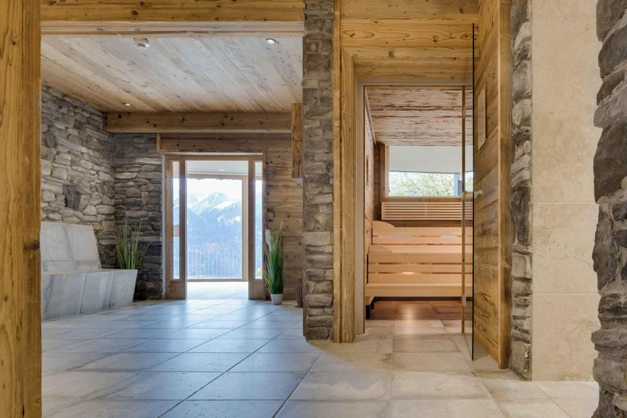 Hotel Burtschahof Bürserberg エクステリア 写真