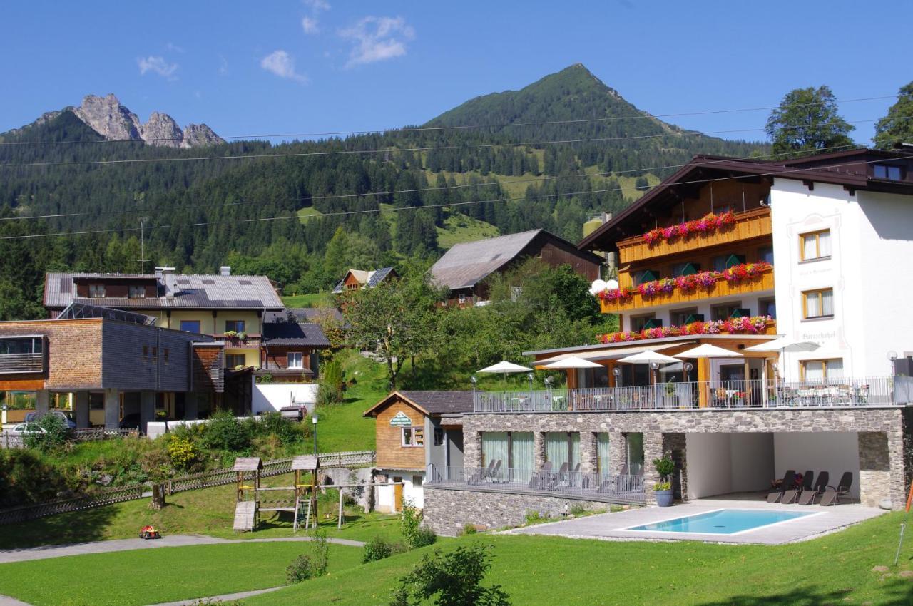Hotel Burtschahof Bürserberg エクステリア 写真