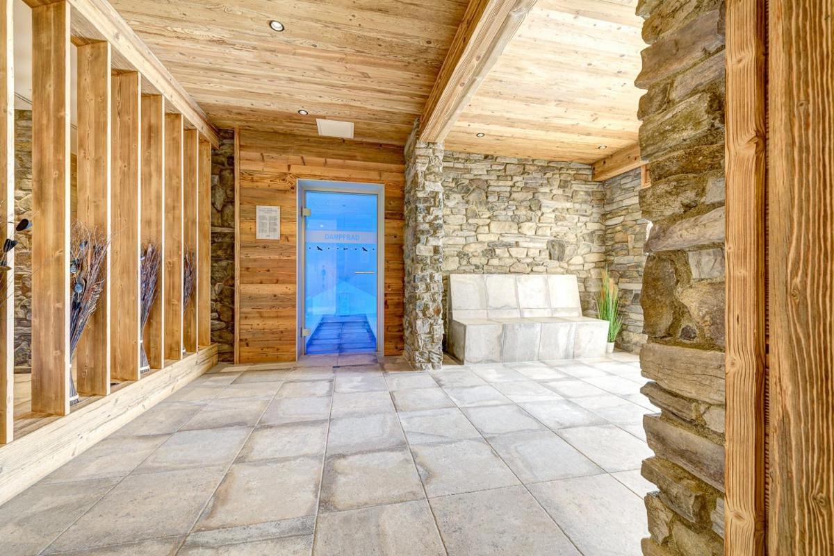 Hotel Burtschahof Bürserberg エクステリア 写真