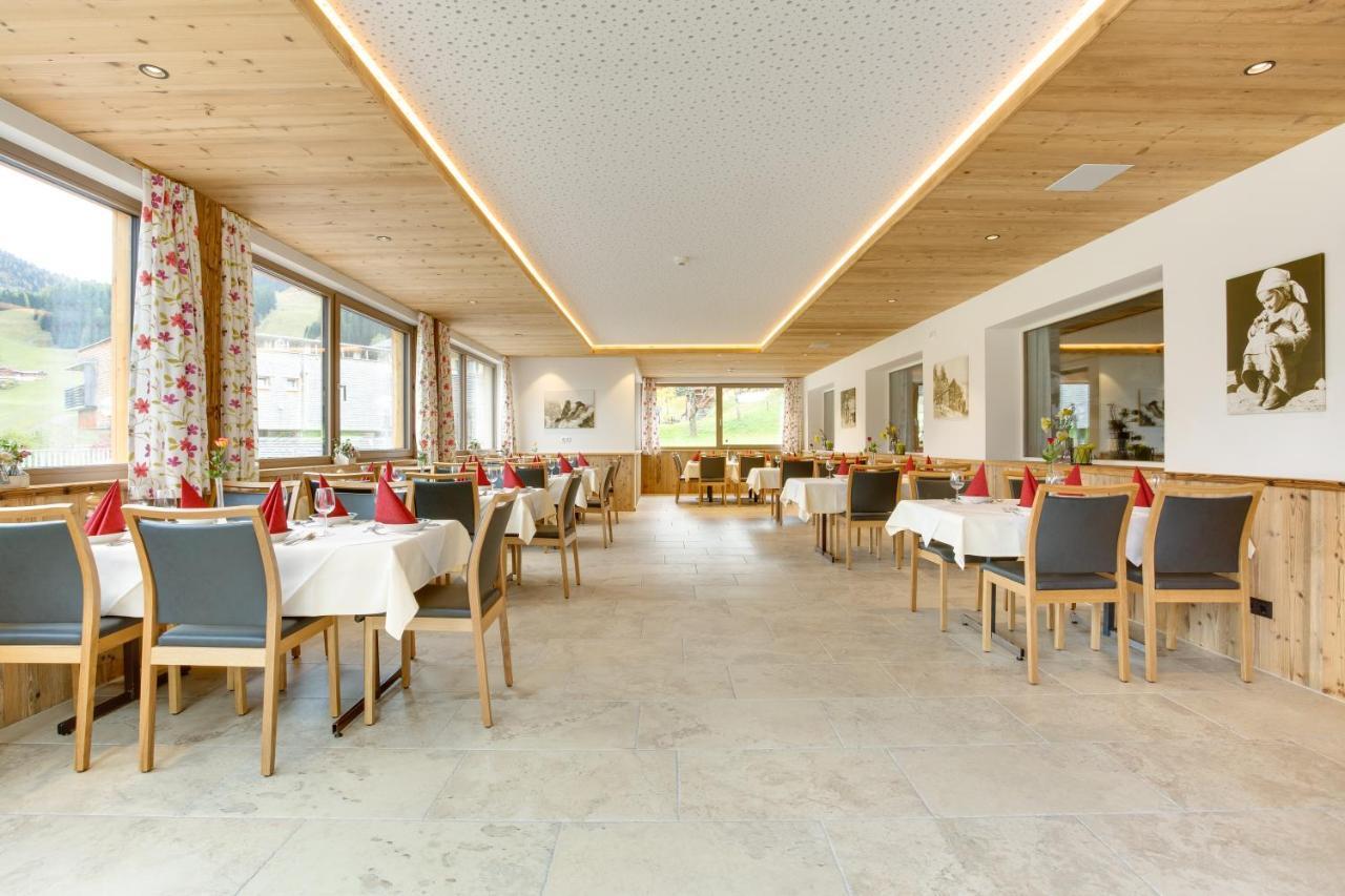 Hotel Burtschahof Bürserberg エクステリア 写真