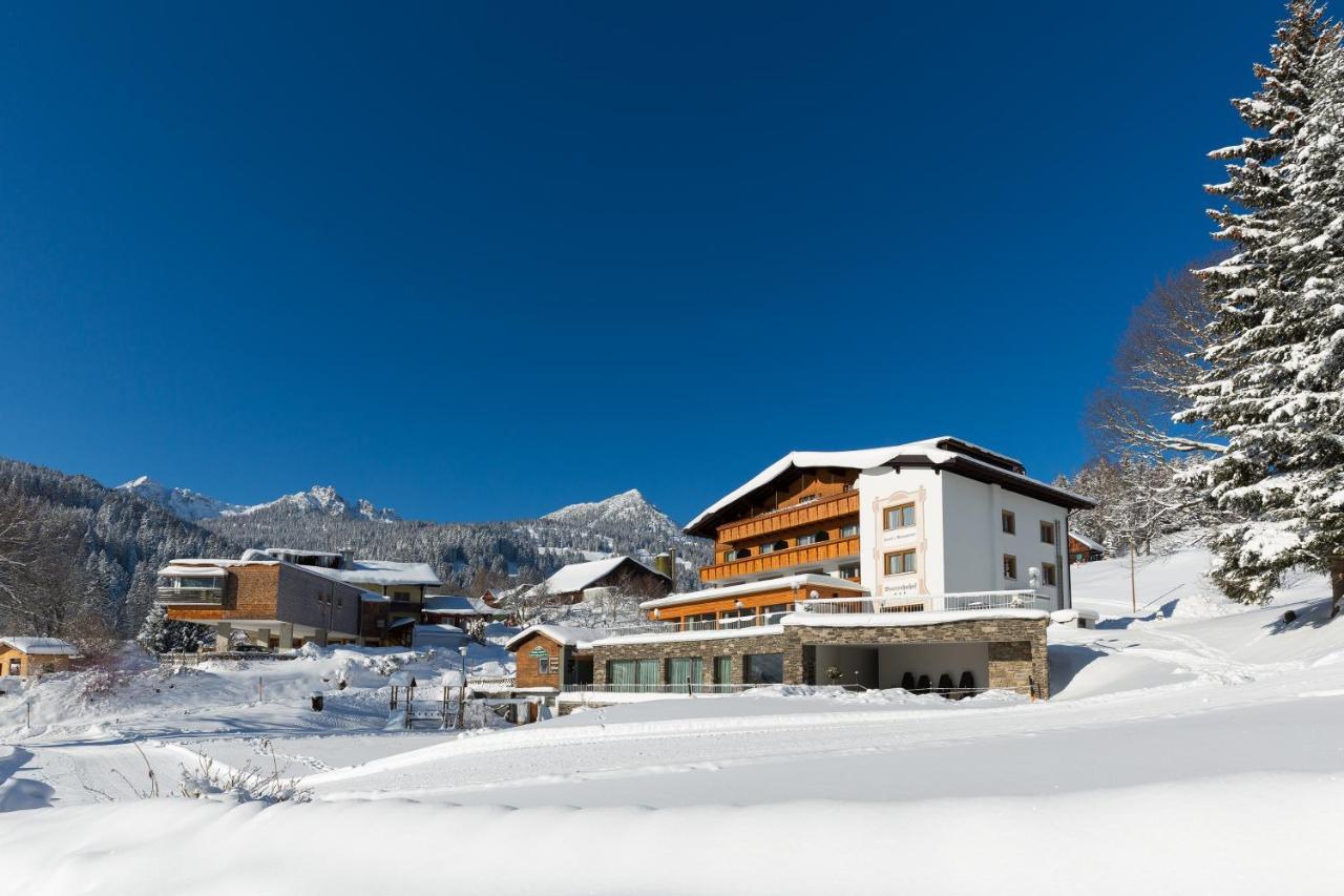 Hotel Burtschahof Bürserberg エクステリア 写真