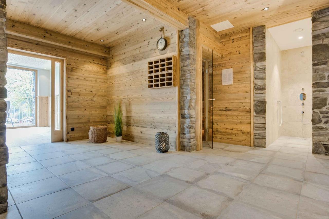 Hotel Burtschahof Bürserberg エクステリア 写真