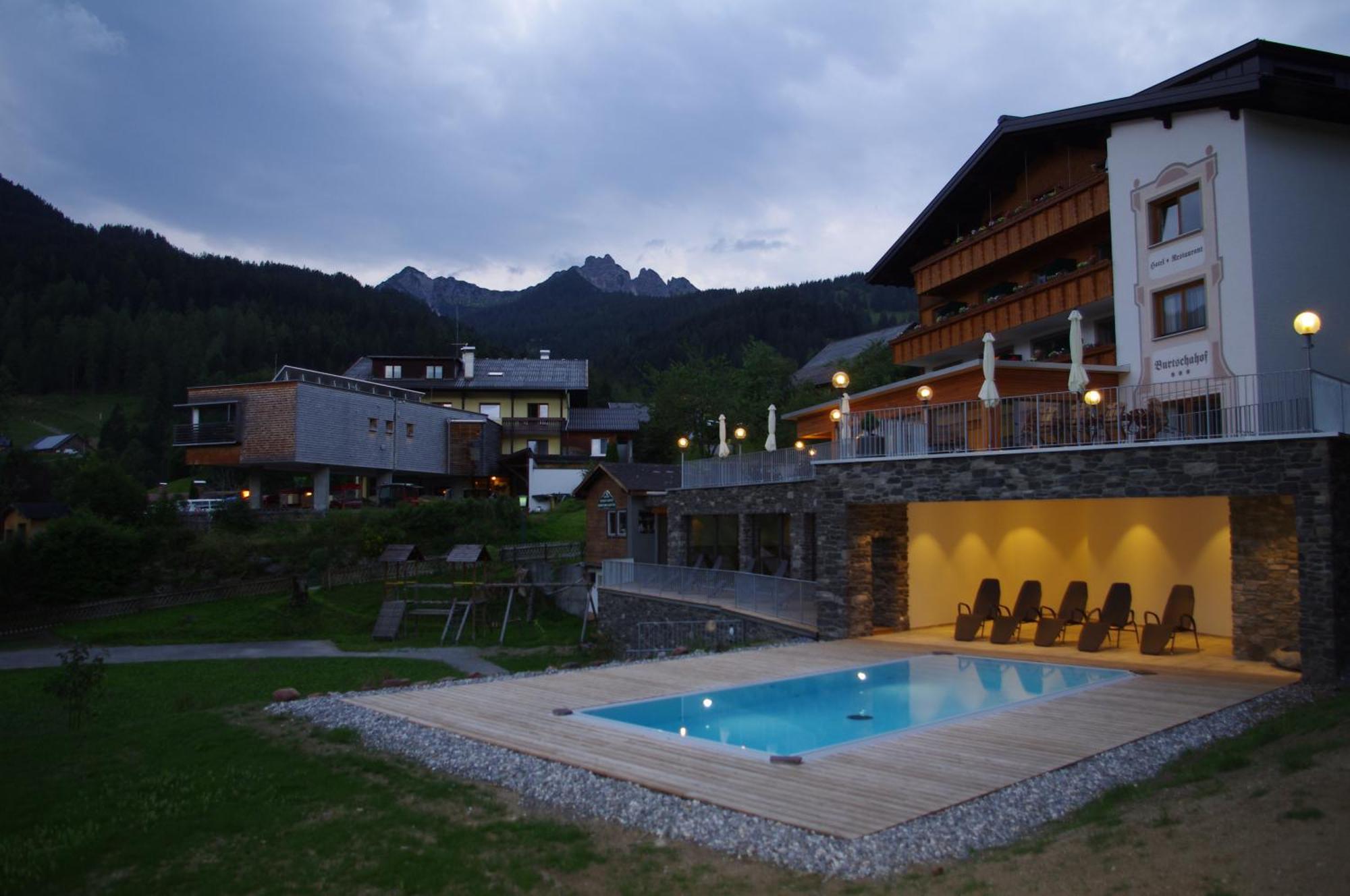 Hotel Burtschahof Bürserberg エクステリア 写真