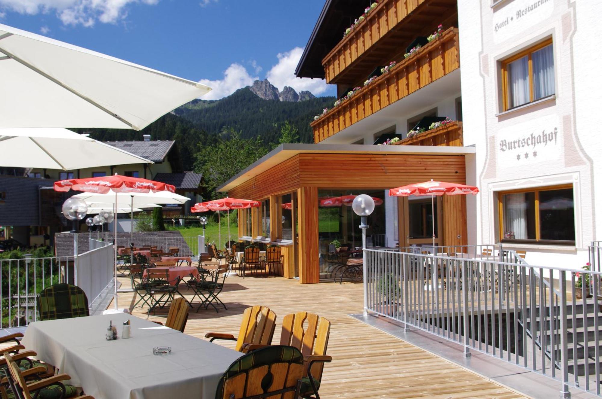 Hotel Burtschahof Bürserberg エクステリア 写真
