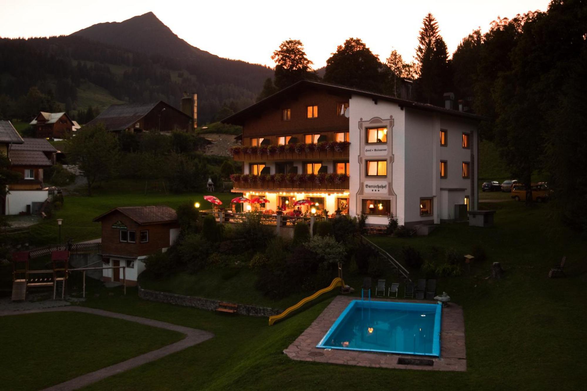 Hotel Burtschahof Bürserberg エクステリア 写真