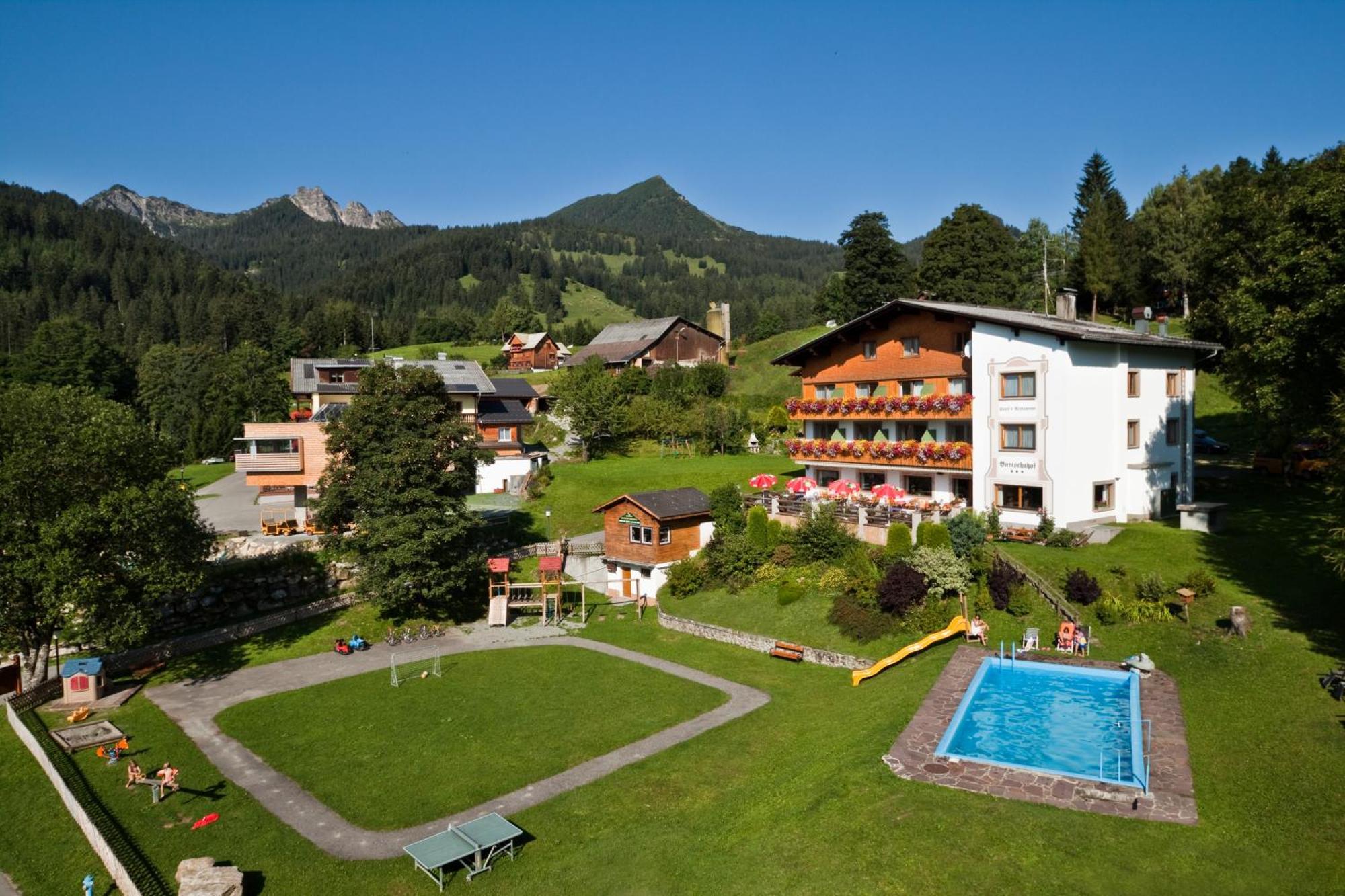 Hotel Burtschahof Bürserberg エクステリア 写真