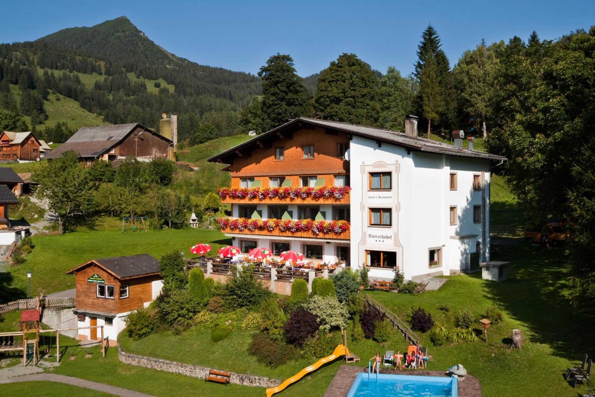 Hotel Burtschahof Bürserberg エクステリア 写真